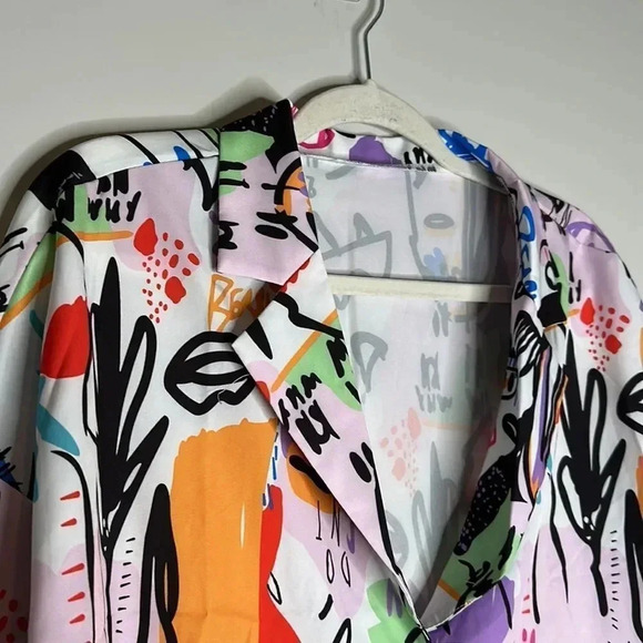 SHEIN Curve Grapic Print Top - Picture 5 of 9